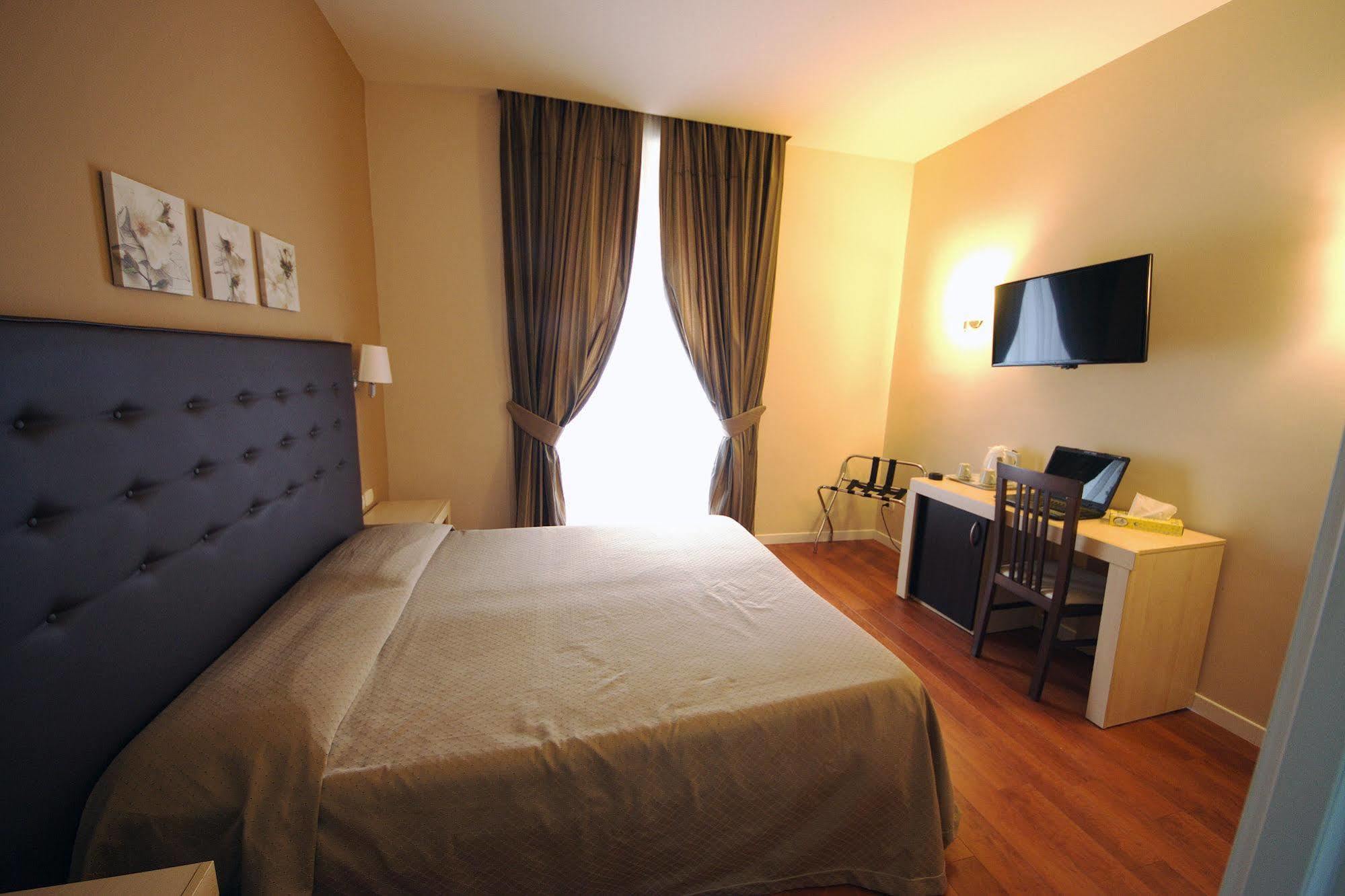 Roma Rooms Colosseum Exteriér fotografie
