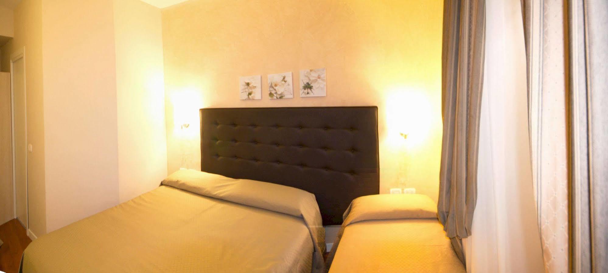 Roma Rooms Colosseum Exteriér fotografie